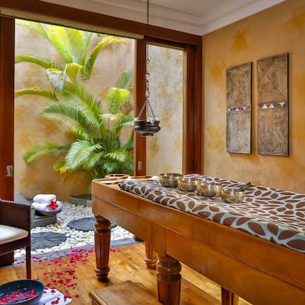 Couples treatment rooms, body treatments, aromatherapy, body wraps