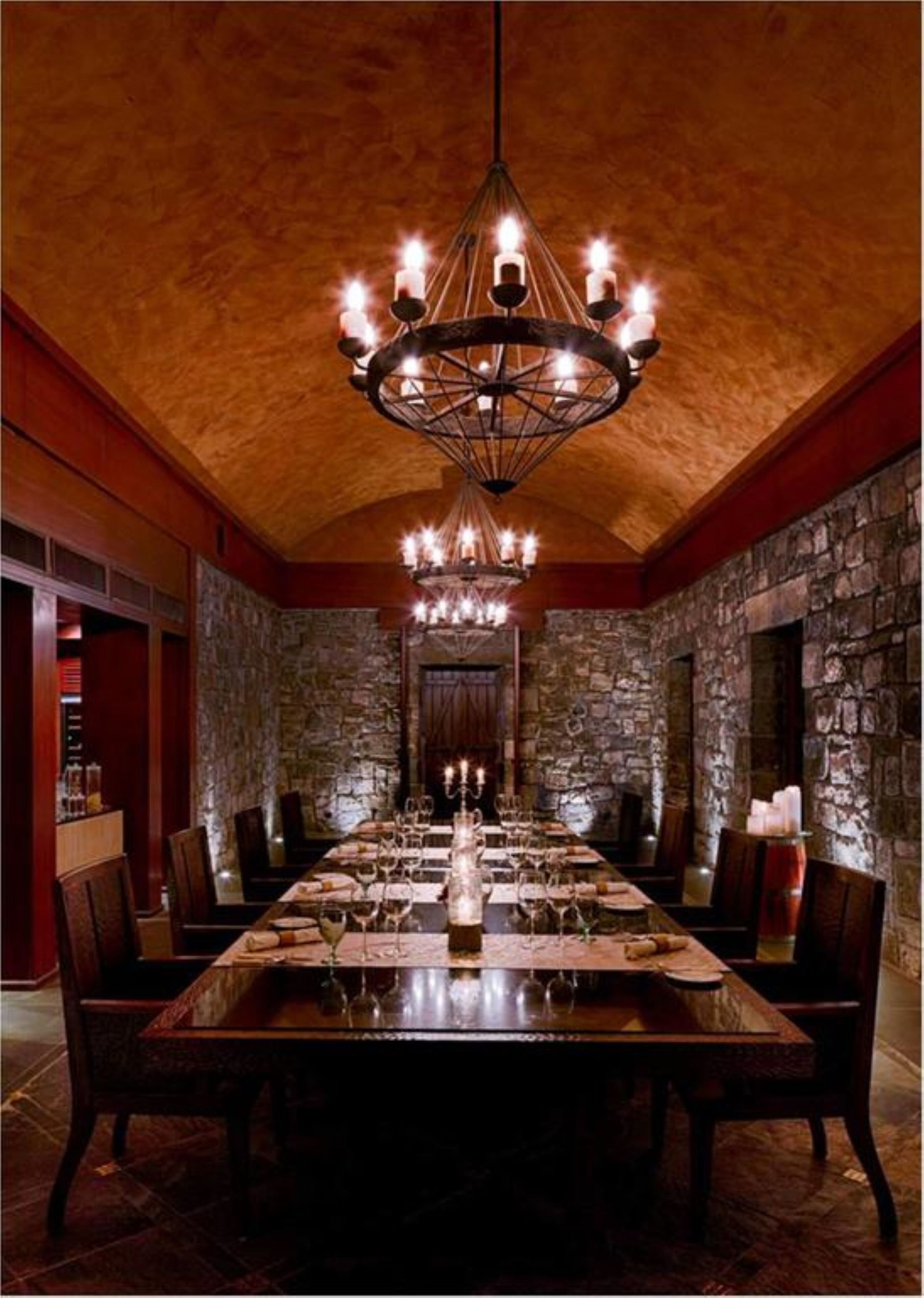 3 restaurants, breakfast, lunch, dinner served; international cuisine