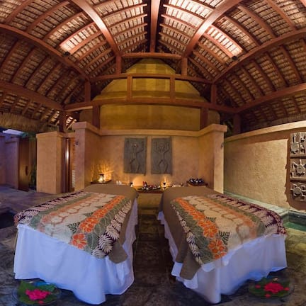 Couples treatment rooms, body treatments, aromatherapy, body wraps