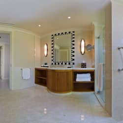 Combined shower/tub, deep soaking tub, designer toiletries, hair dryer