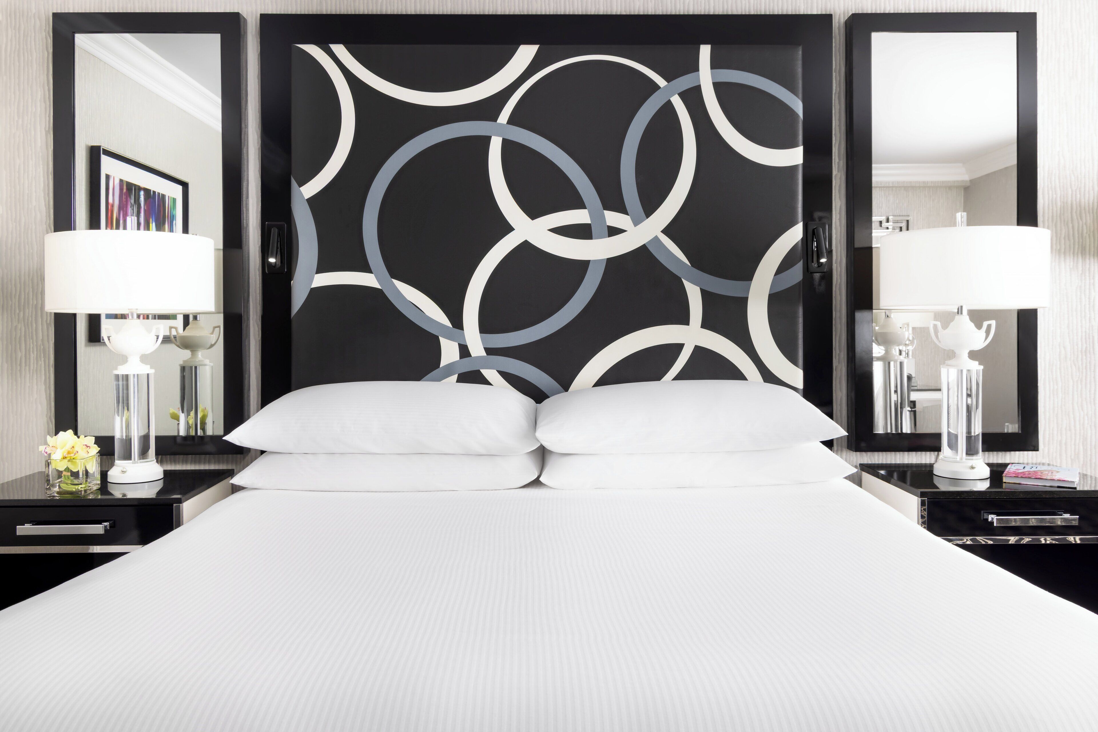 Hochwertige Bettwaren, Zimmersafe, Schreibtisch