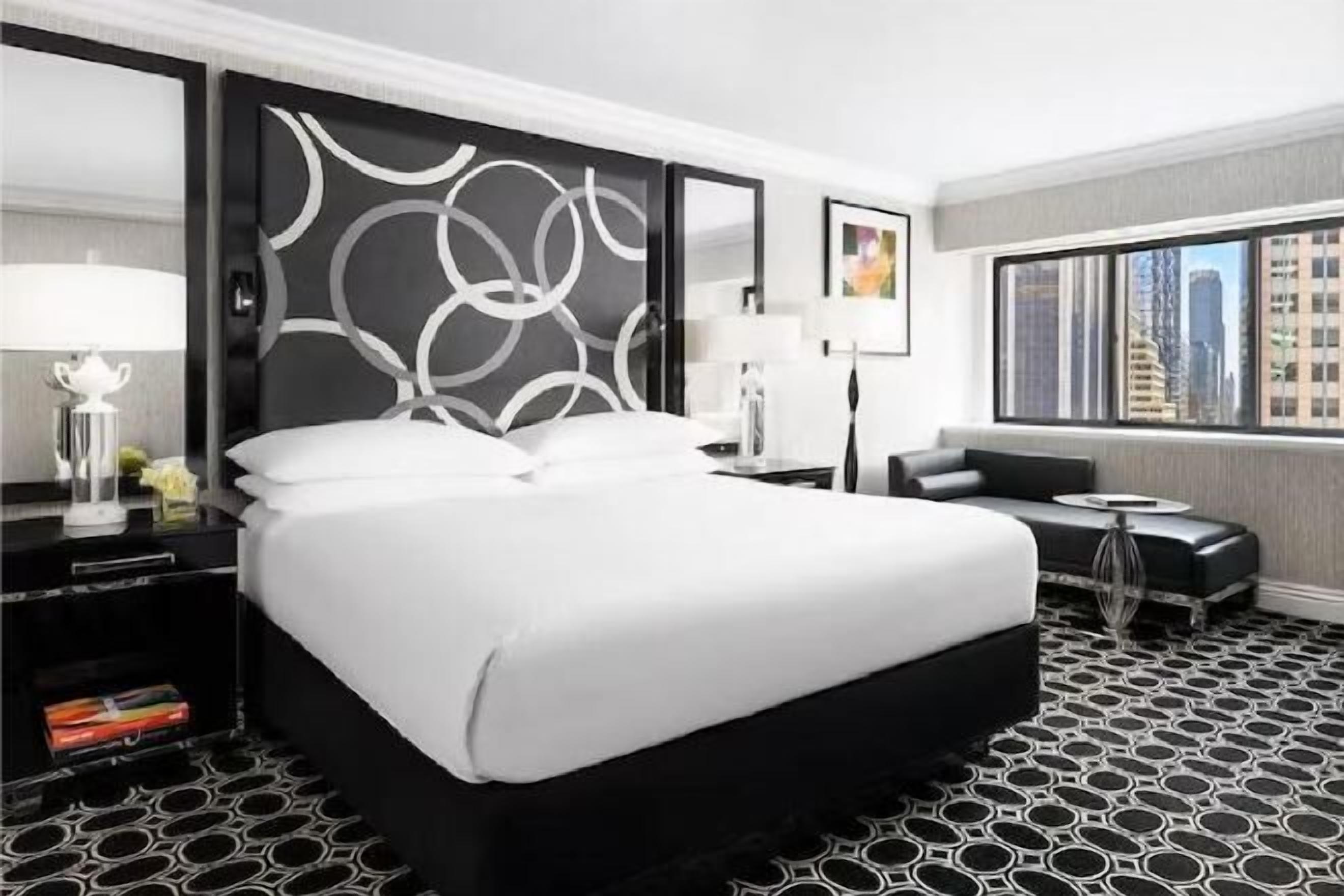 Premium bedding, in-room safe, desk, laptop workspace