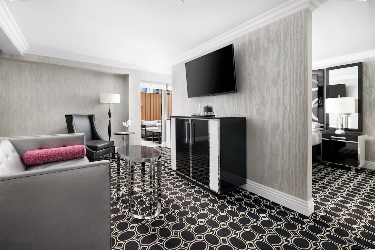 Suite, Balcony (Muse) | Premium bedding, in-room safe, desk, laptop workspace