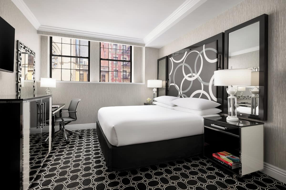 Premium bedding, in-room safe, desk, laptop workspace