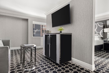 Frette Italian sheets, premium bedding, in-room safe, desk at The Muse New York