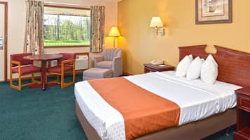 Coffre-fort, bureau, fer et planche à repasser