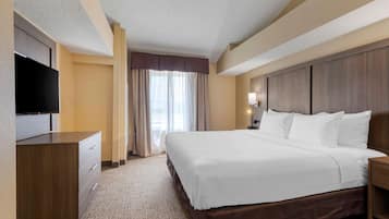 1 bedroom, premium bedding, desk, laptop workspace