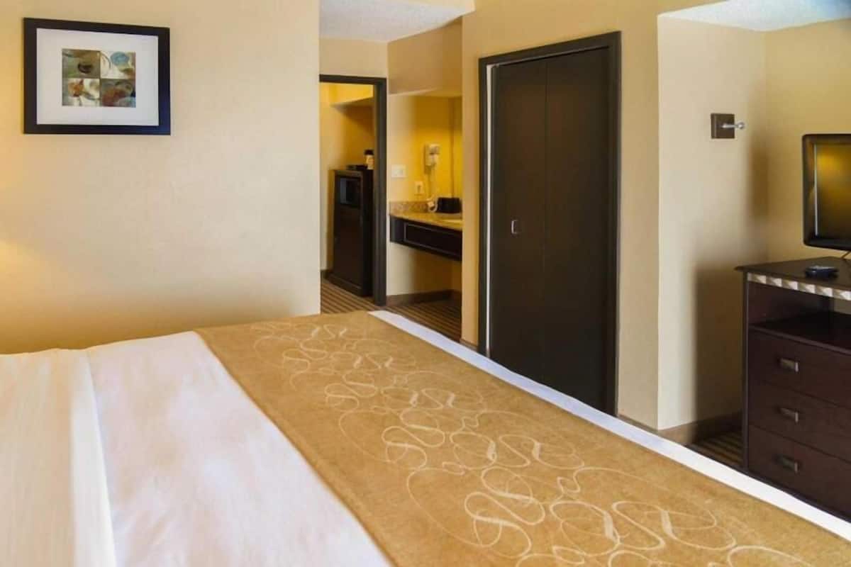 1 habitación, ropa de cama de alta calidad y escritorio