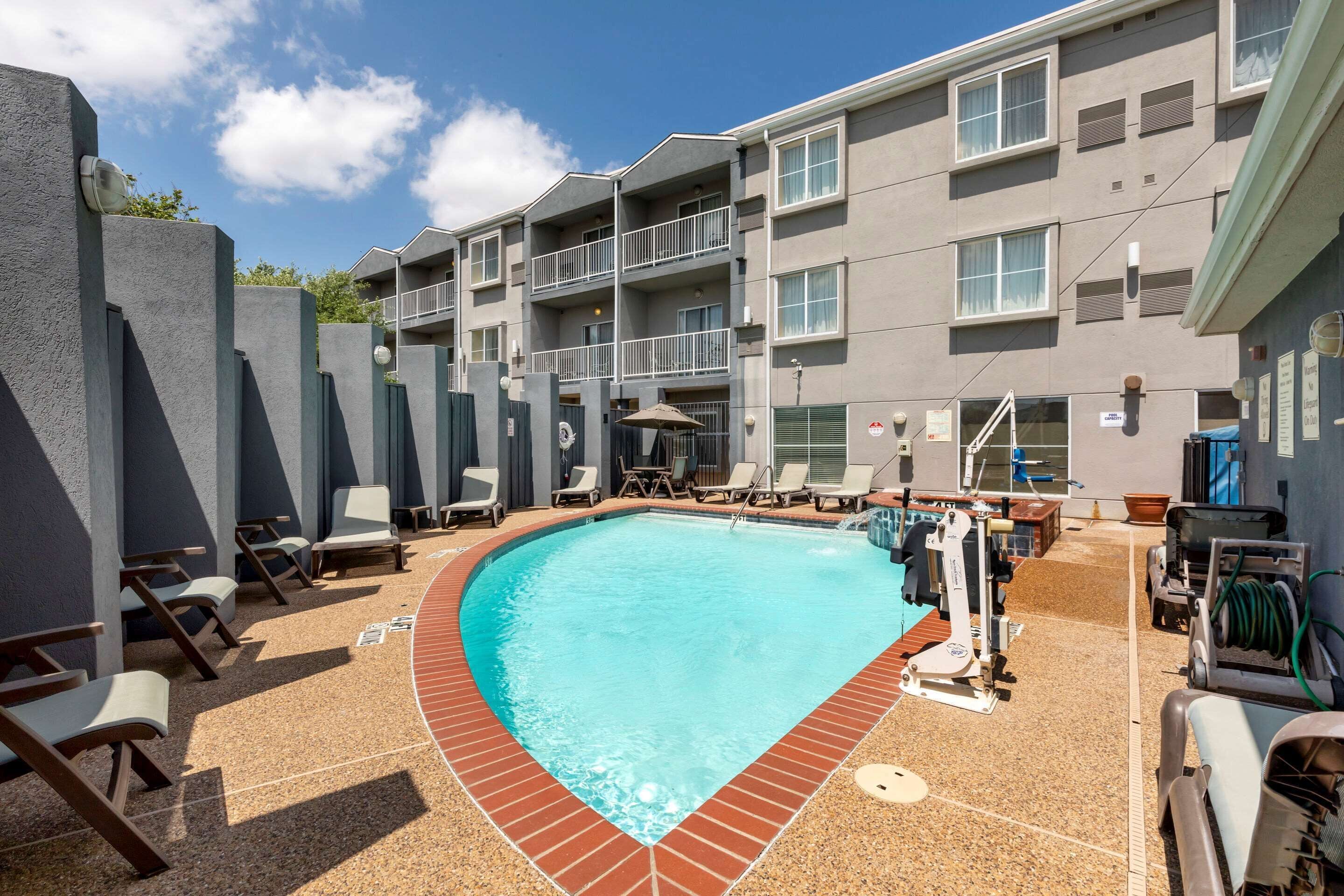 outdoor pool, pool loungers