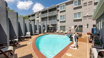 Outdoor pool, pool loungers