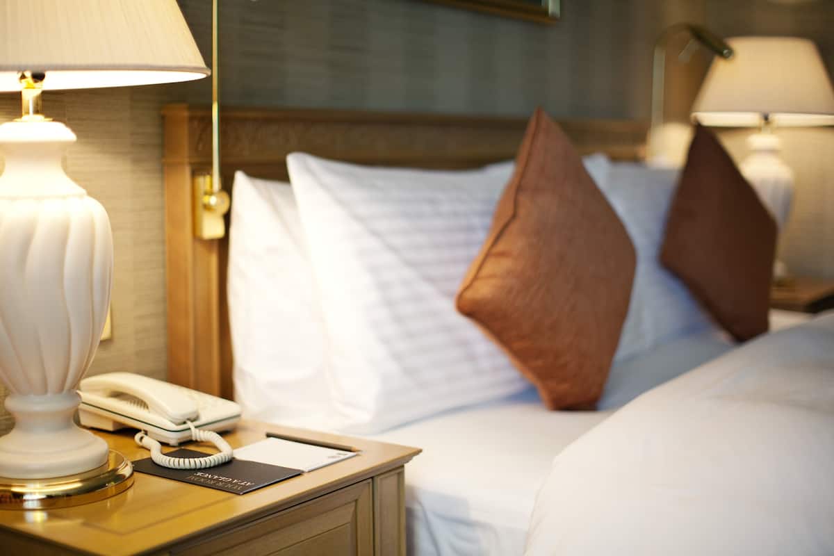 1 bedroom, hypo-allergenic bedding, down comforters, minibar