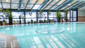 Indoor pool, sun loungers