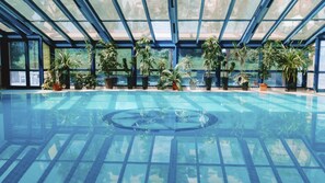 Indoor pool, sun loungers