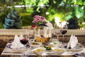 Petit-déjeuner, dîner et brunch servis sur place