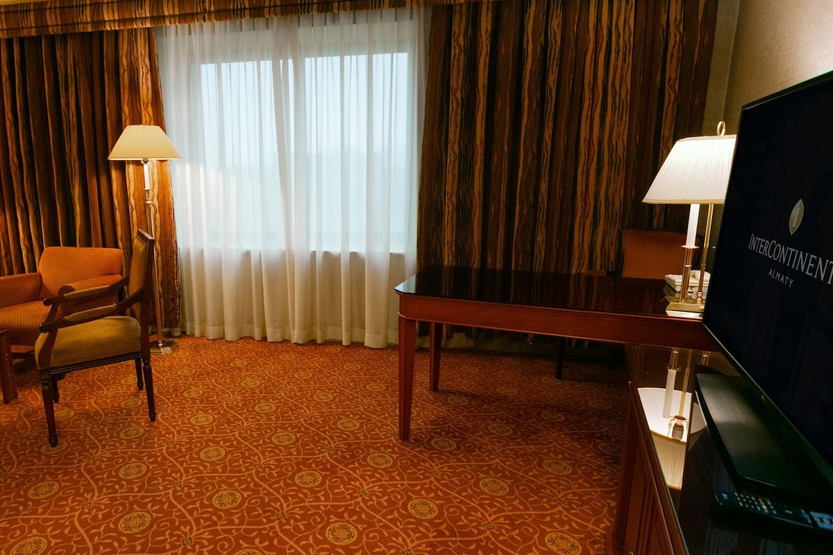 Literie hypoallergénique, couette en duvet, minibar