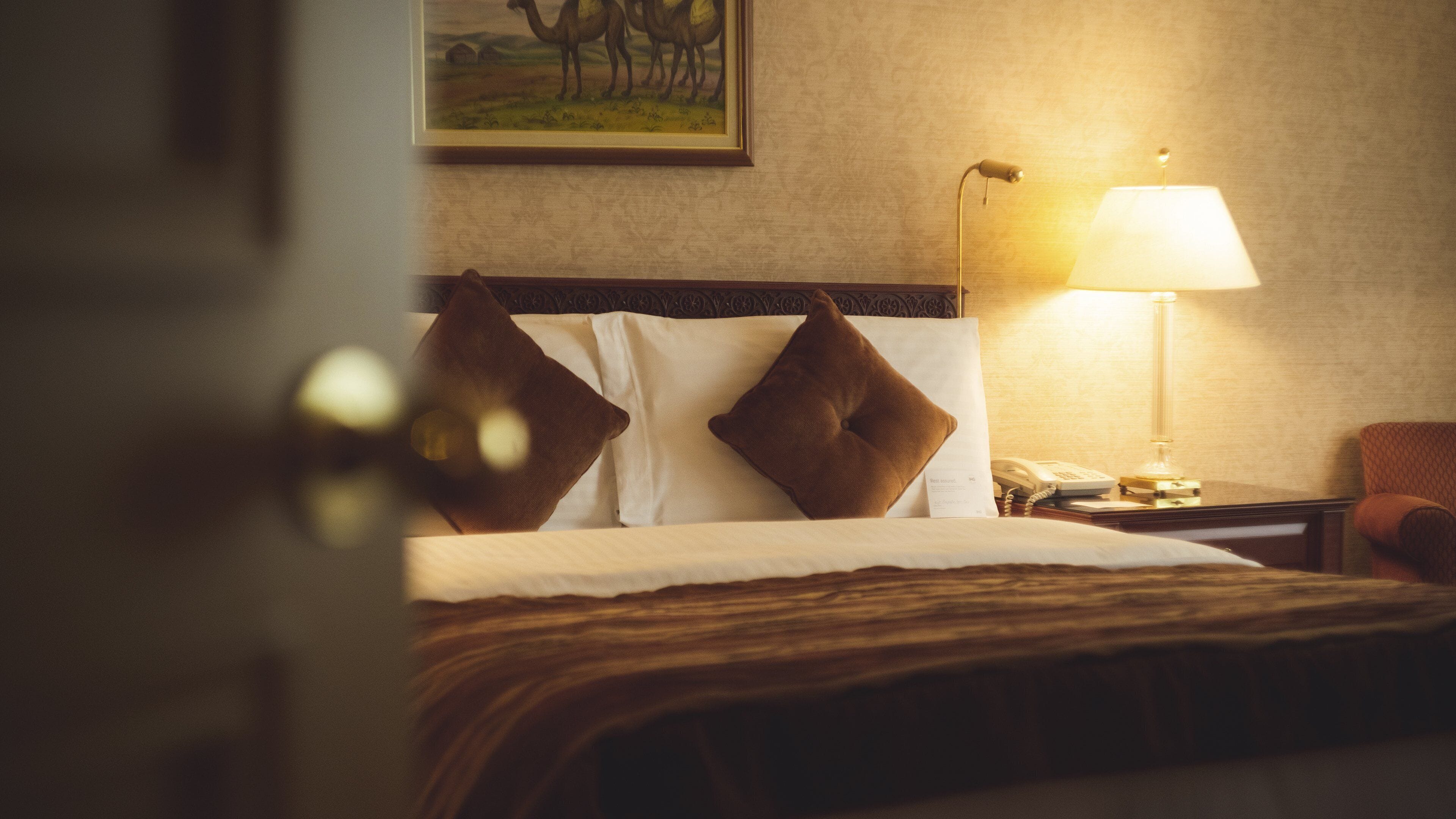 1 bedroom, hypo-allergenic bedding, down duvets, minibar