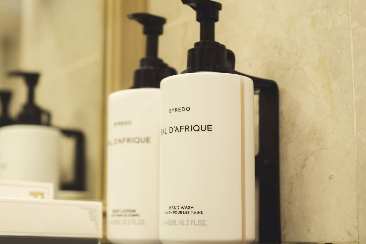 1 bedroom, hypo-allergenic bedding, down duvets, minibar