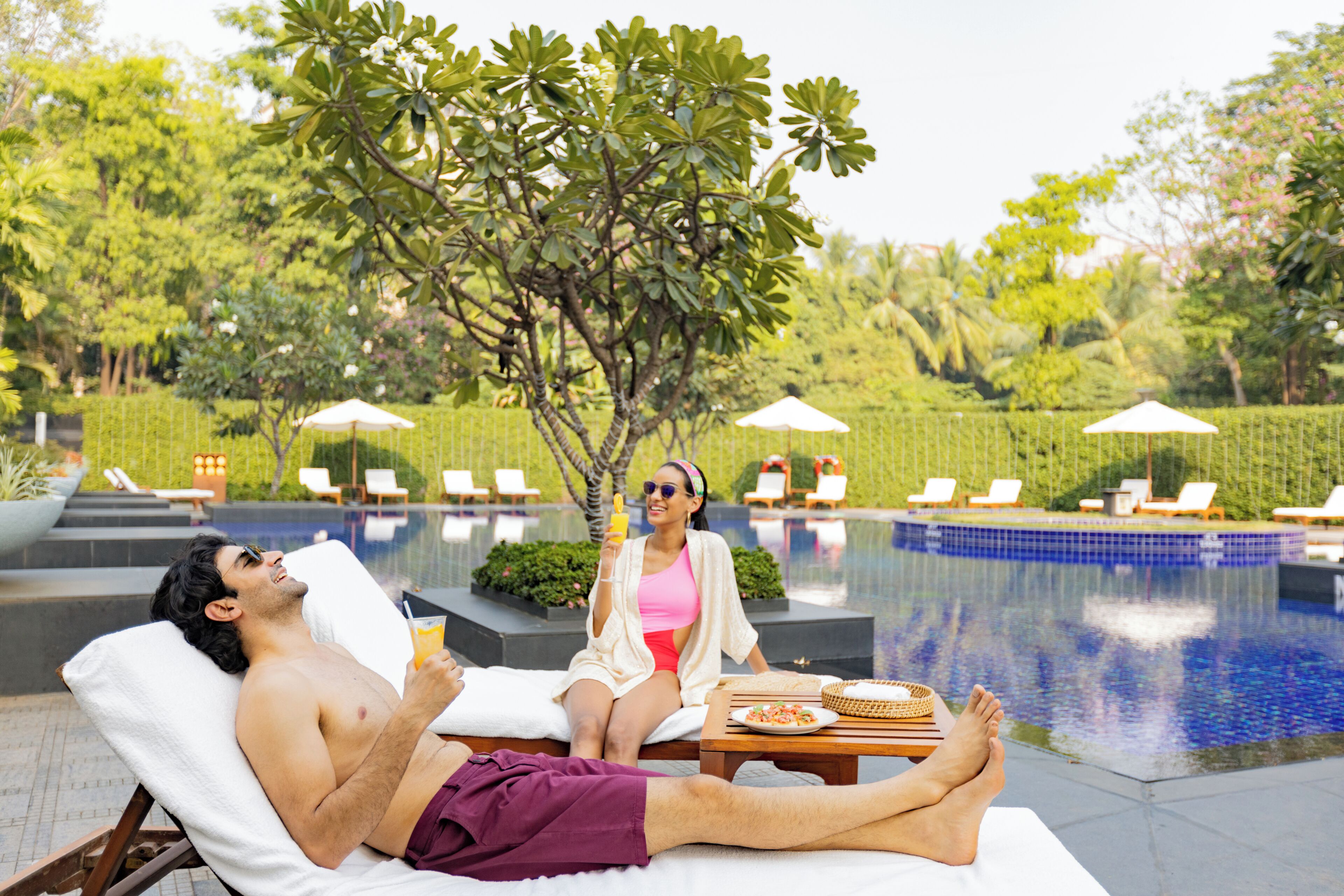2 outdoor pools, free cabanas, pool umbrellas