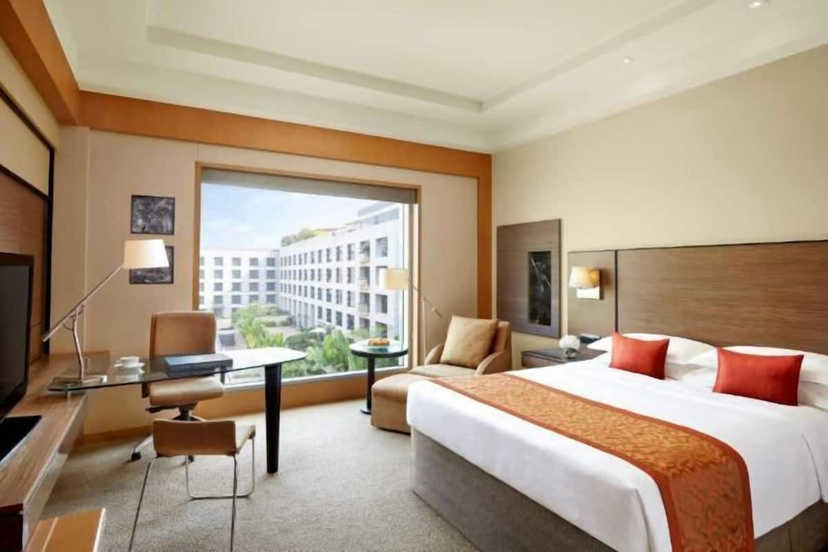 1 bedroom, premium bedding, minibar, in-room safe