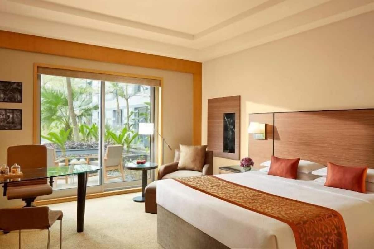 1 bedroom, premium bedding, minibar, in-room safe