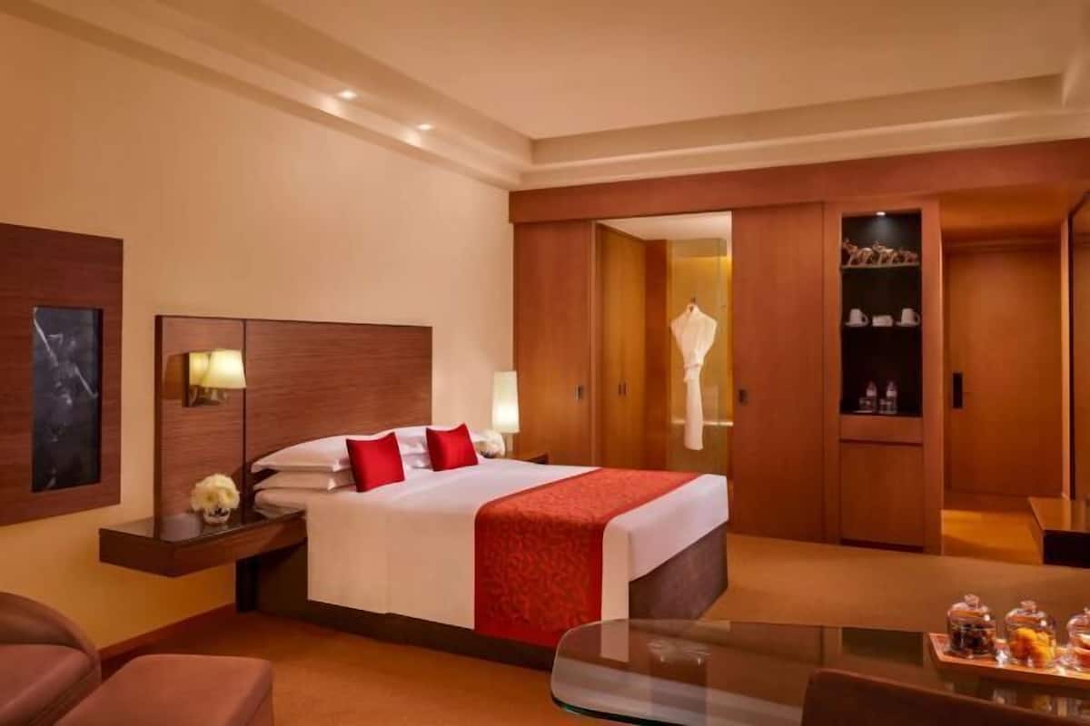 1 bedroom, premium bedding, minibar, in-room safe