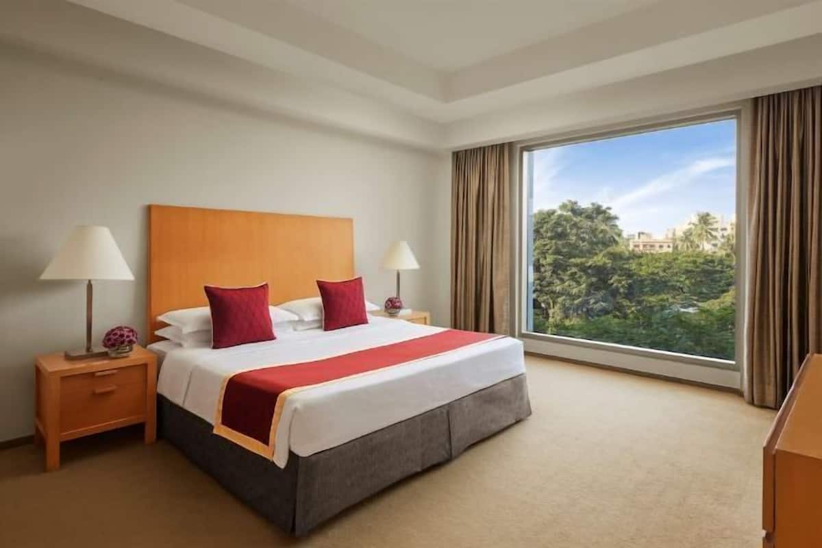 1 bedroom, premium bedding, minibar, in-room safe