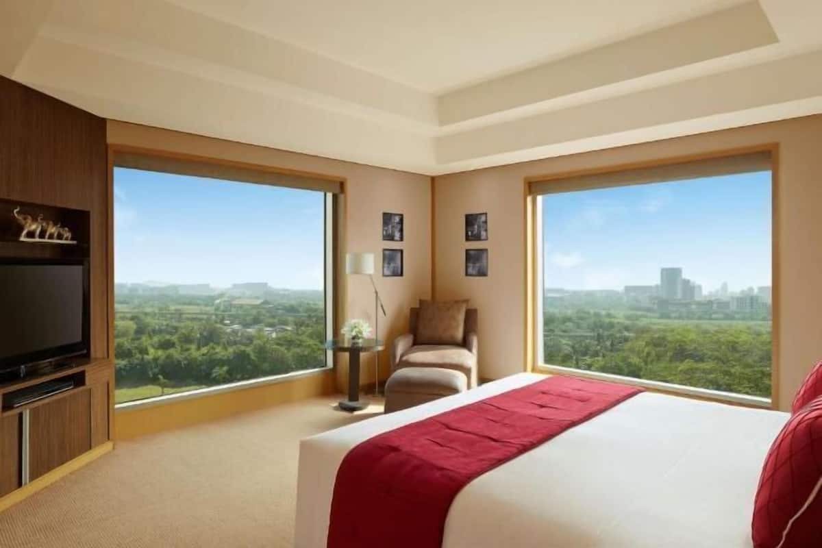 1 bedroom, premium bedding, minibar, in-room safe
