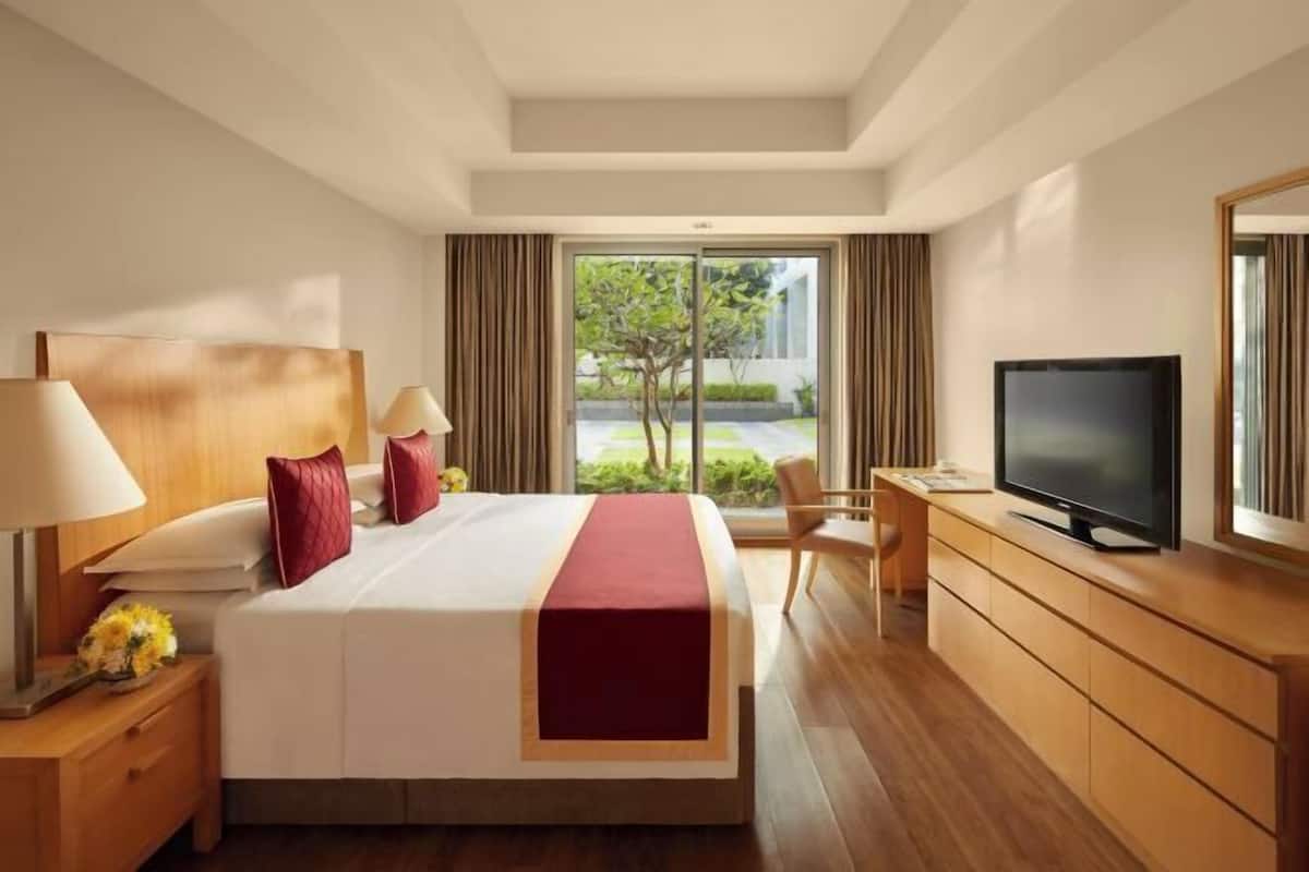 1 bedroom, premium bedding, minibar, in-room safe