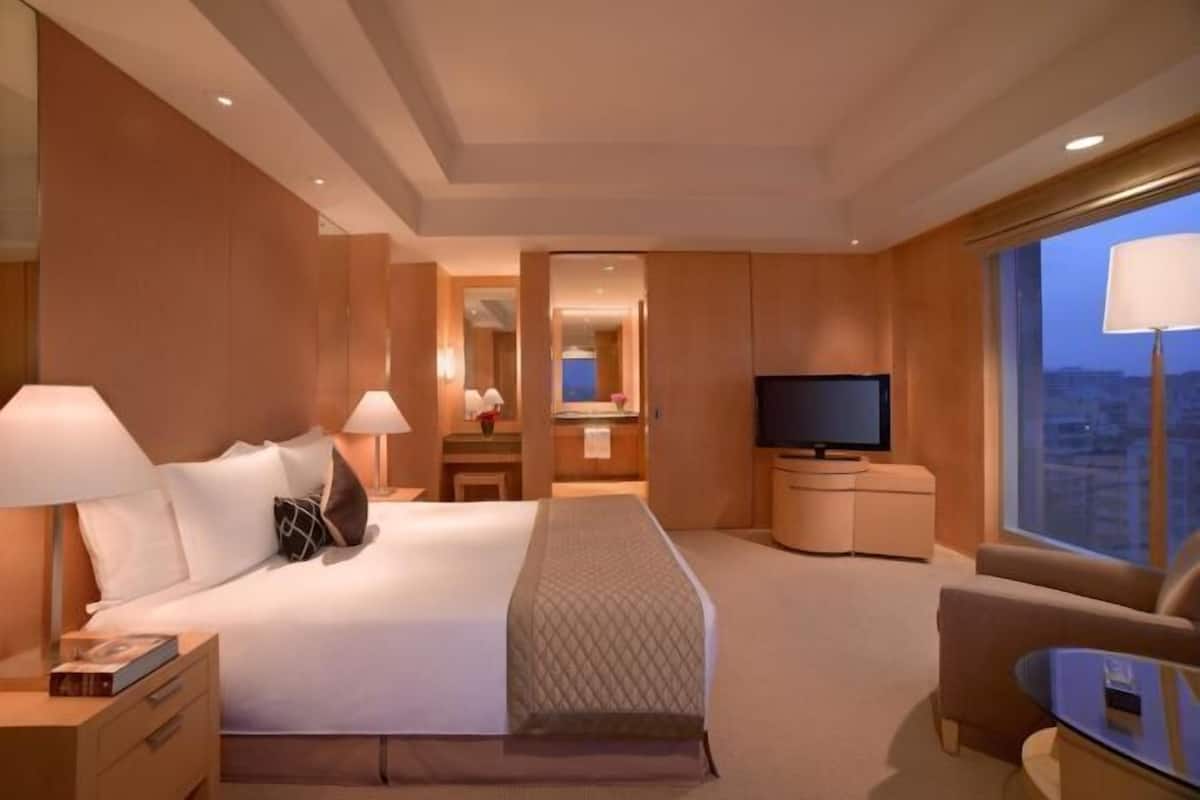 1 bedroom, premium bedding, minibar, in-room safe