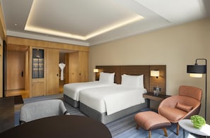 Premium bedding, minibar, in-room safe, individually decorated - Grand Hyatt Mumbai Hotel & Residences (Mumbai)