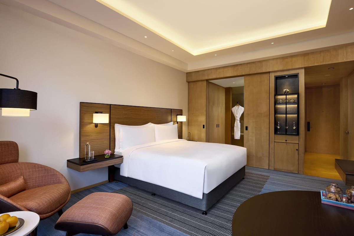 1 bedroom, premium bedding, minibar, in-room safe