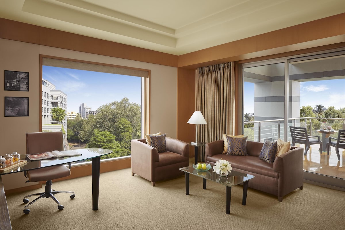 1 bedroom, premium bedding, minibar, in-room safe
