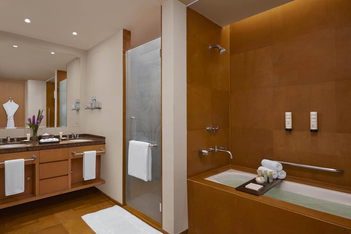 Apartment, 3 Bedrooms | Bathroom | Deep-soaking bathtub, rainfall showerhead, free toiletries, hair dryer
