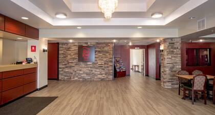 Red Roof Inn & Suites Indianapolis Airport