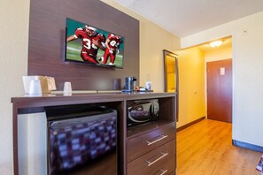 1 bedroom, desk, laptop workspace, blackout drapes