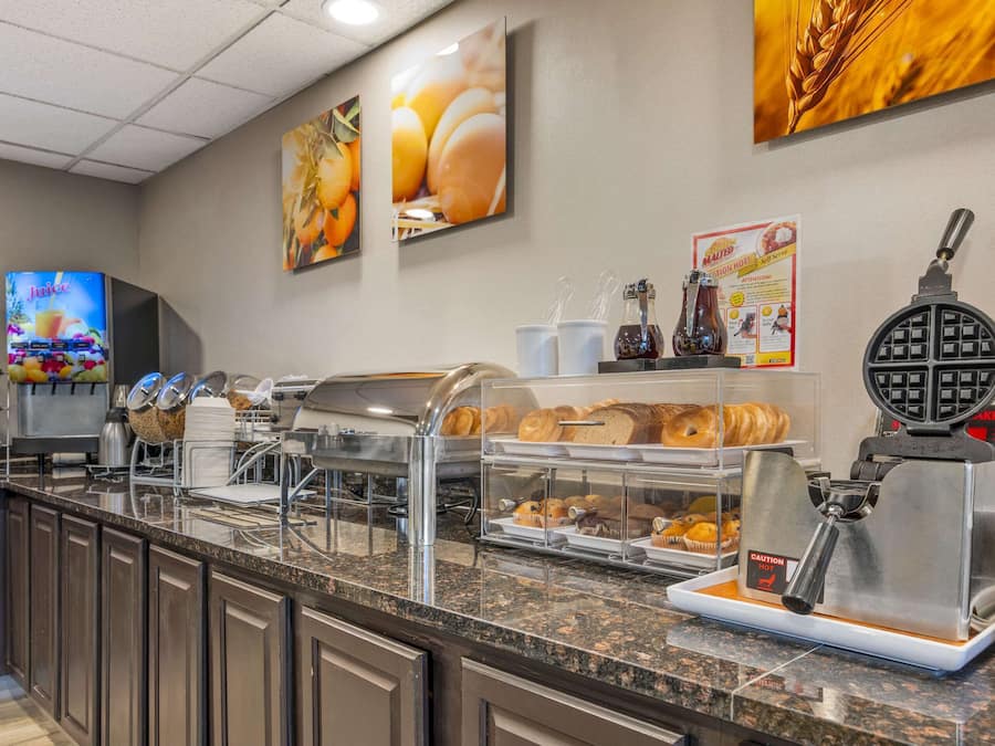 Free daily continental breakfast