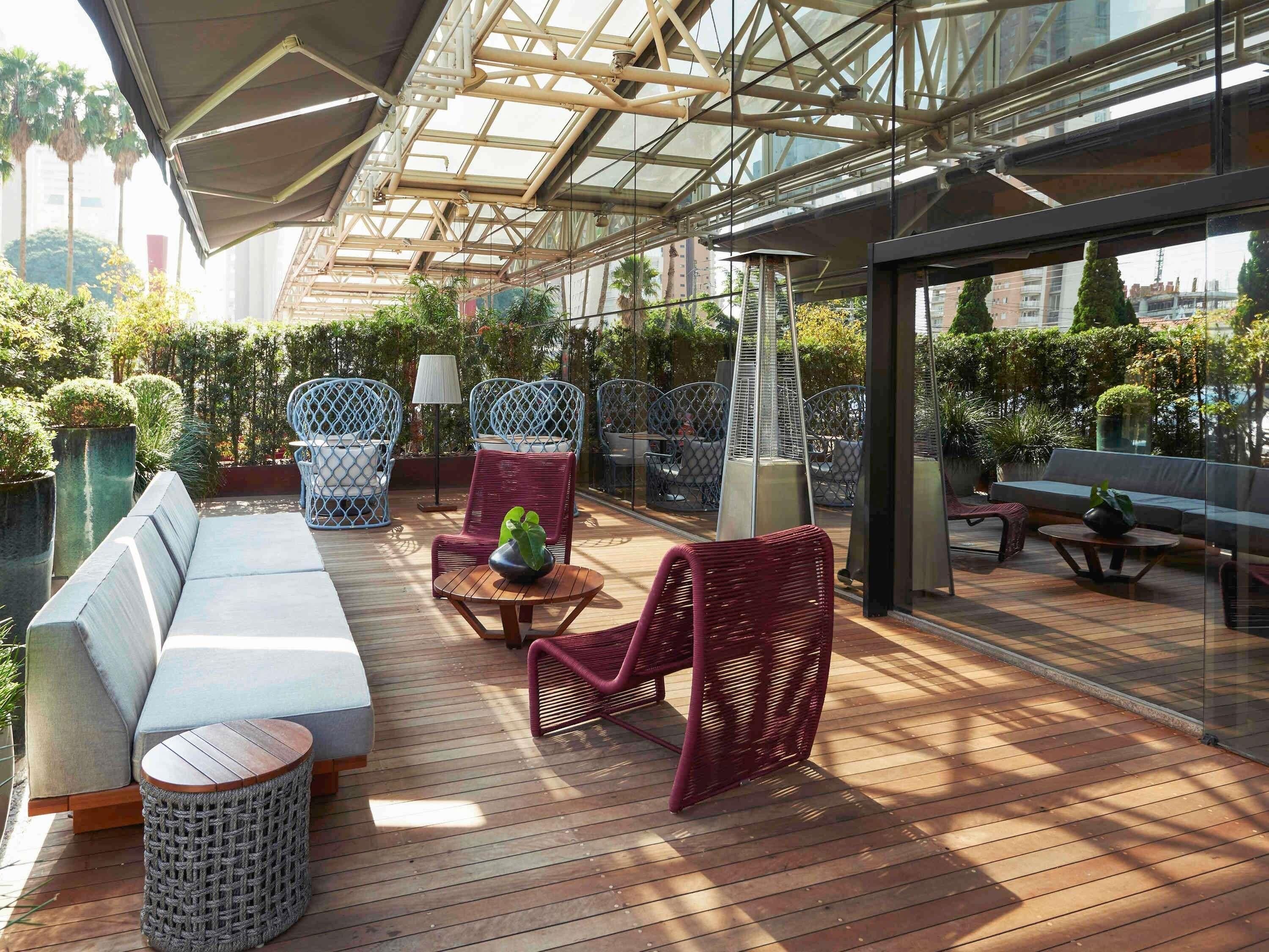 2 restaurants, breakfast, lunch, dinner served; vegan cuisine