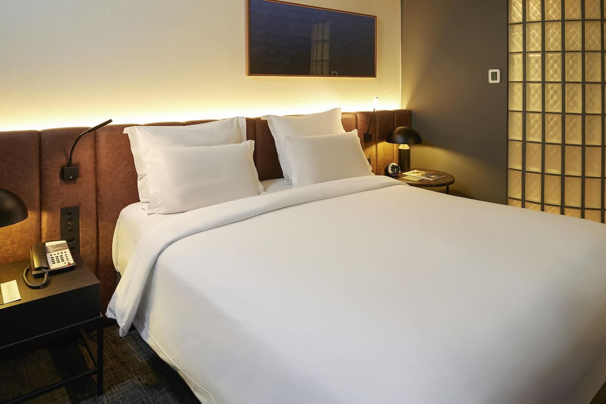 Hochwertige Bettwaren, Minibar, Zimmersafe, Schreibtisch