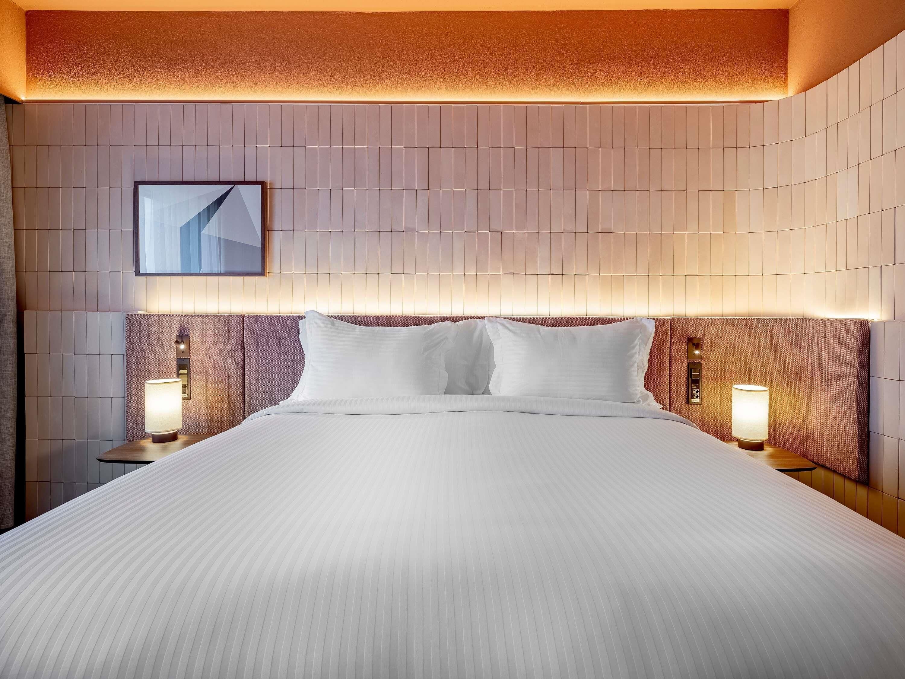 Hochwertige Bettwaren, Minibar, Zimmersafe, Schreibtisch