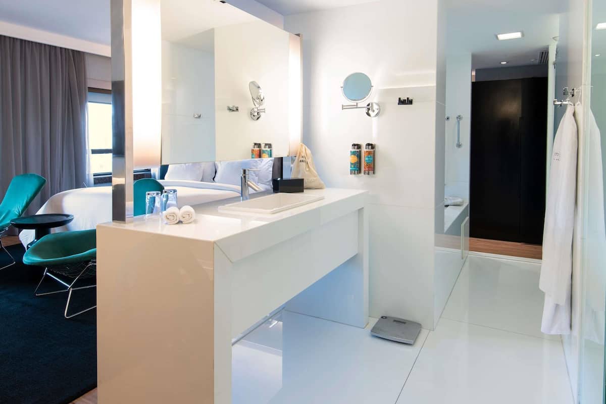 Premium bedding, minibar, in-room safe, desk
