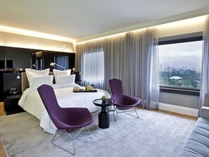 Roupas de cama premium, frigobar, cofres nos quartos, escrivaninha