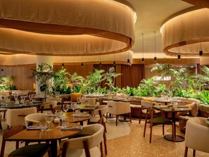 2 Restaurants; Frühstück, Mittagessen und Abendessen werden serviert