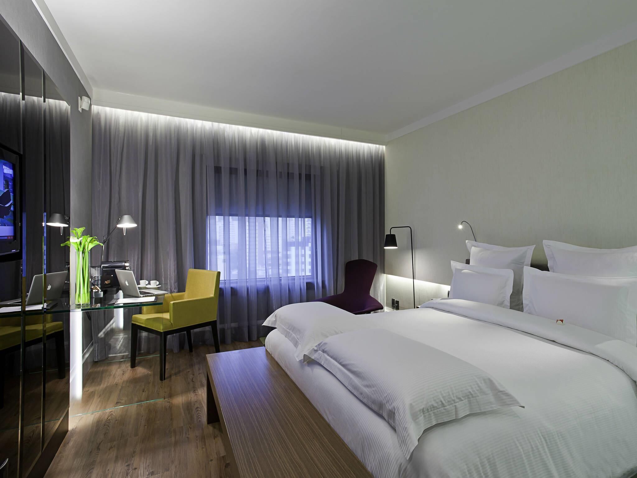 Rom – executive, 1 dobbeltseng, byutsikt | Sengetøy av topp kvalitet, minibar, safe på rommet og skrivebord