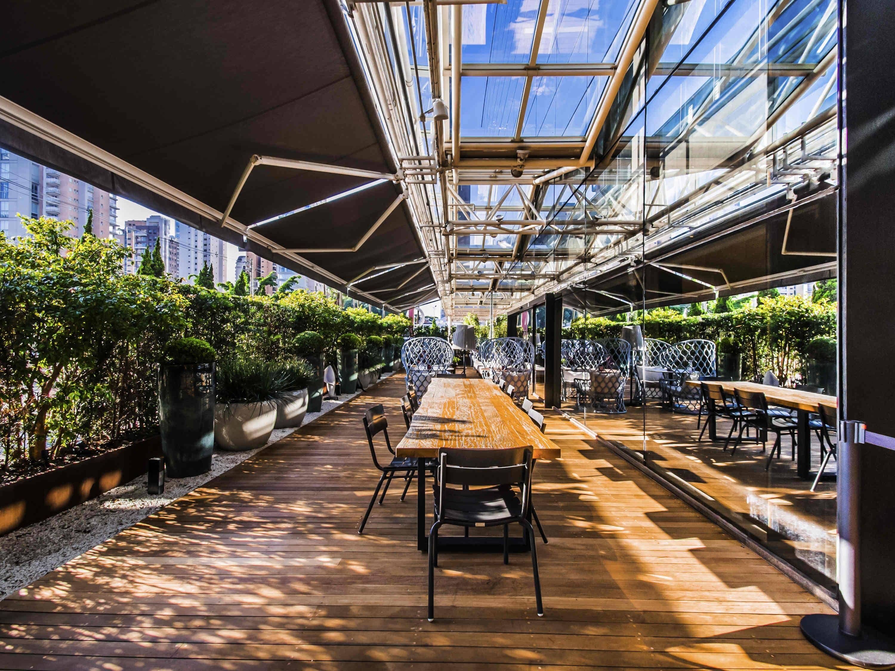 2 restaurants, breakfast, lunch, dinner served; vegan cuisine