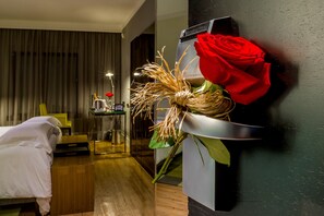 Habitación ejecutiva, 1 cama matrimonial, vista a la ciudad | Ropa de cama de alta calidad y minibar 