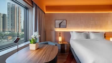 Premium Apartment, 1 Queen Bed (Executive) | Premium bedding, minibar, in-room safe, desk