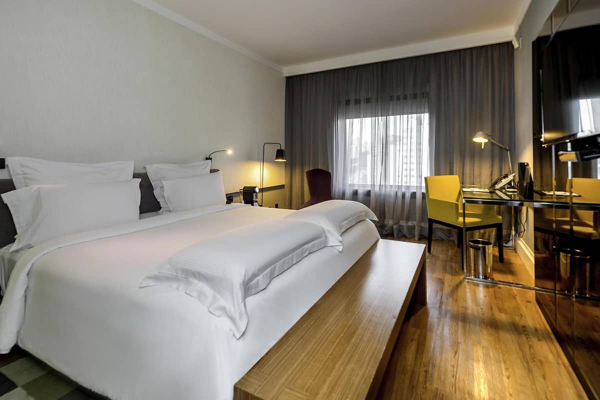 Executive-Zimmer, 1 Doppelbett, Stadtblick | Hochwertige Bettwaren, Minibar, Zimmersafe, Schreibtisch