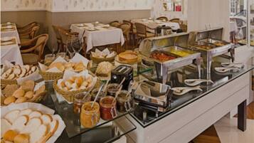 Free daily buffet breakfast