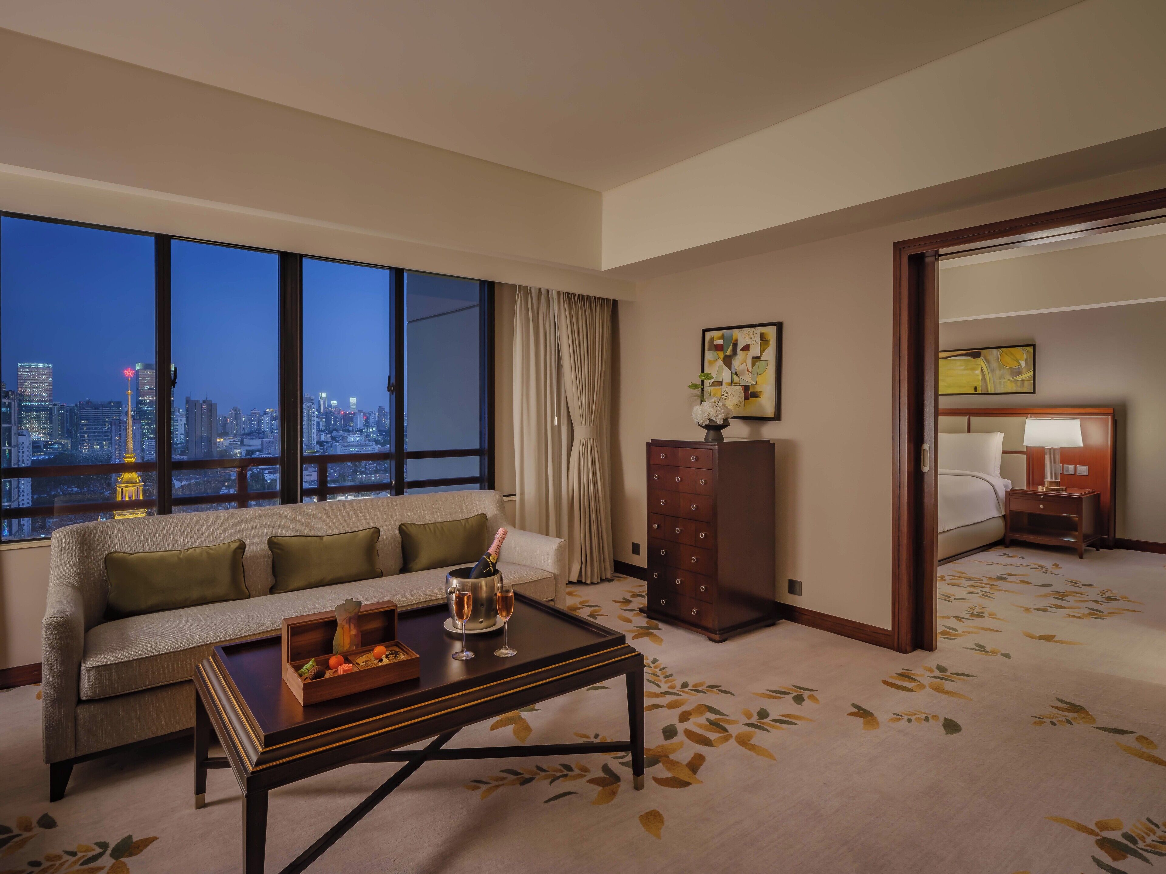 premier suite - twin | 1 bedroom, premium bedding, pillow-top beds, minibar
