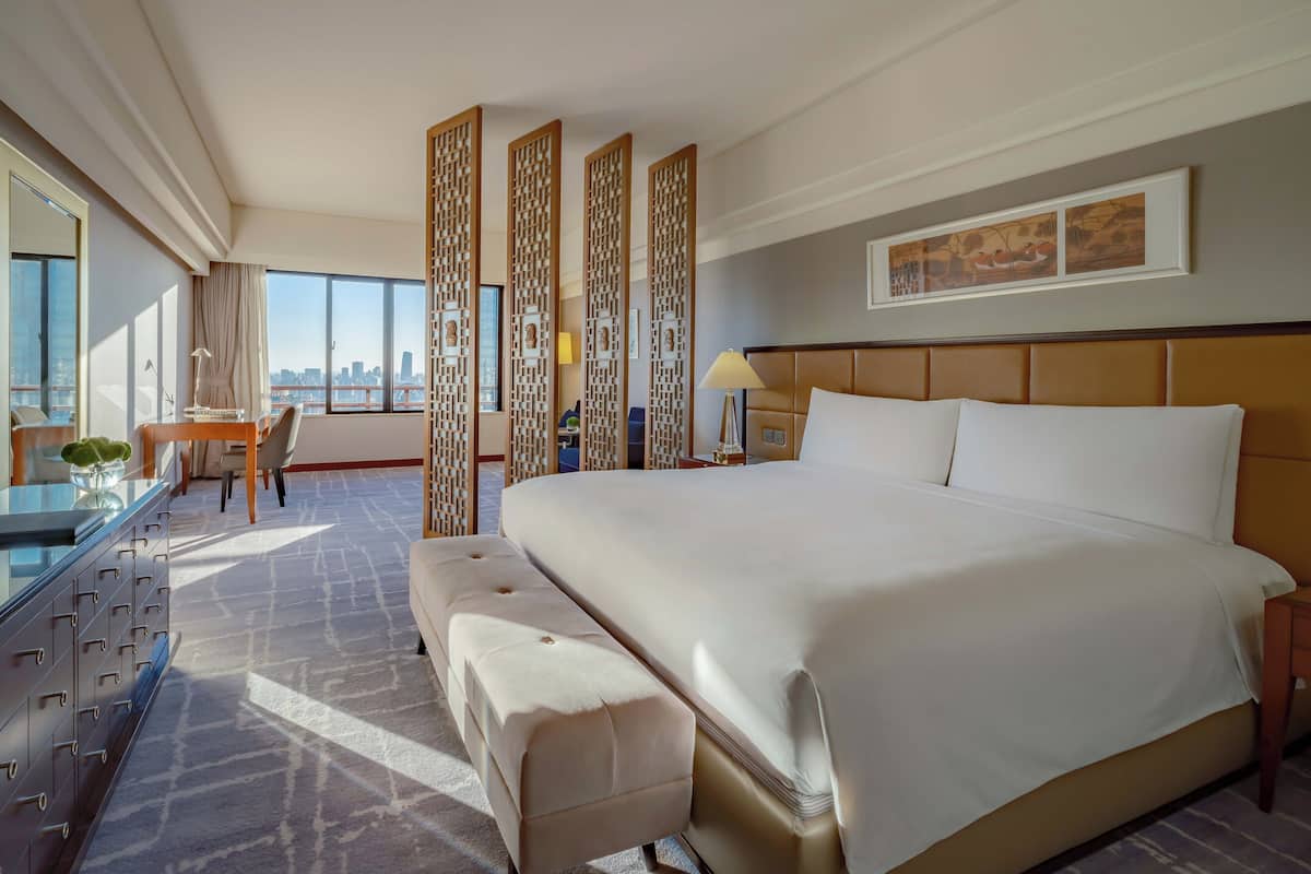 Club Business Studio - King | 1 bedroom, premium bedding, pillowtop beds, minibar